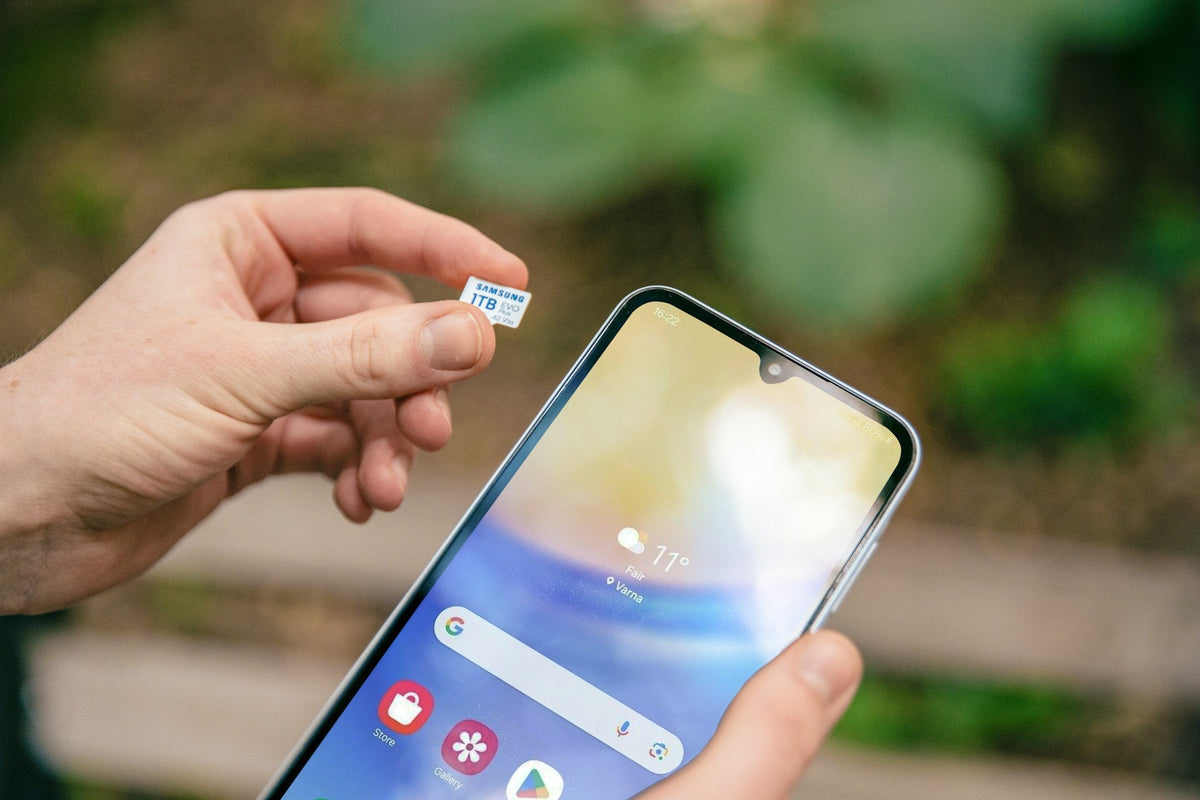 Internet in China: How to Use Your Mobile Phone as a UK Tourist