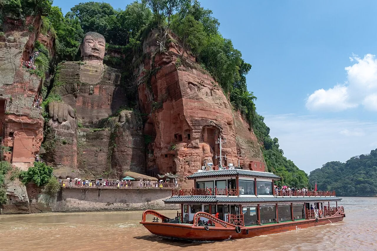 Chengdu Panda Base & Leshan Giant Buddha Day Tour with Tickets