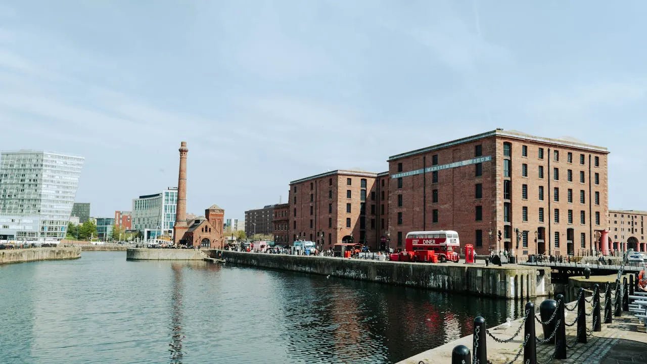英国北威尔士世界遗产、峰区小镇3日游｜沉浸式维多利亚时代体验与世遗巡礼 - RobinGO Tours