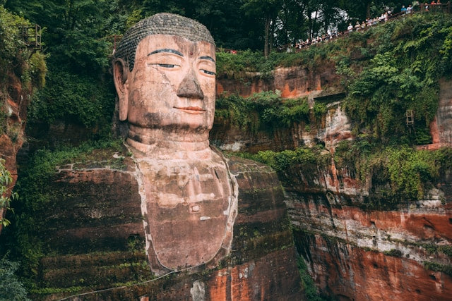 Chengdu Panda Base & Leshan Giant Buddha Day Tour with Tickets