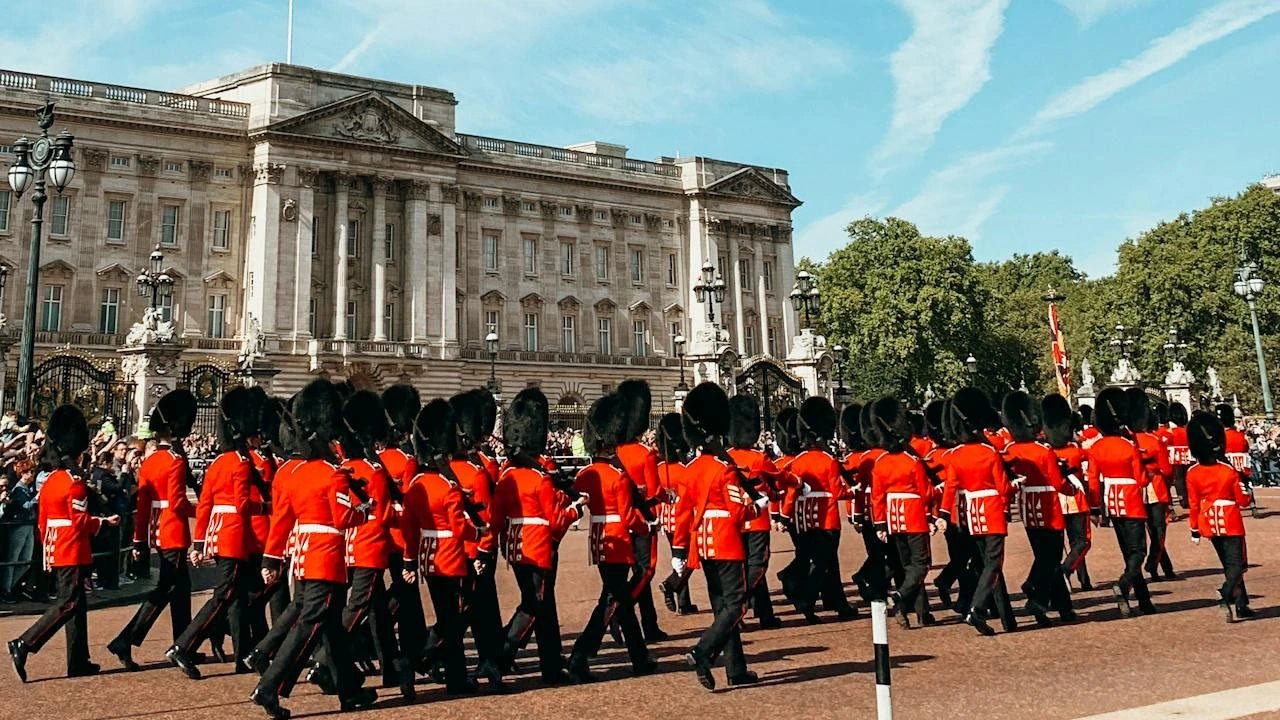 英国伦敦全景、圣保罗大教堂、白金汉宫一日游 ｜ 经典地标全体验 - RobinGO Tours